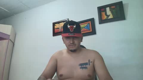 magic_milk23 online show from November 14, 3:31 am