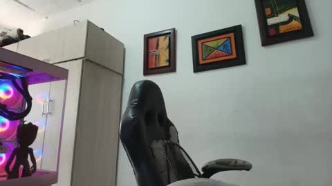 magic_milk23 online show from January 13, 7:07 pm