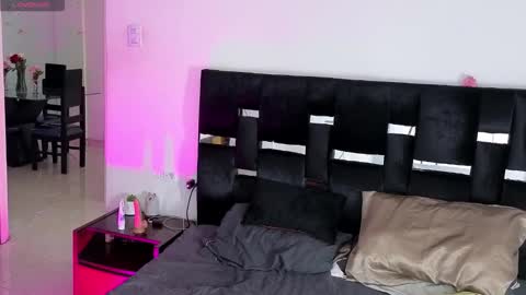 Manolo Hot 1 online show from October 24, 8:21 pm