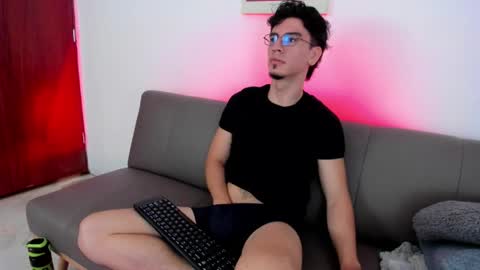 manu online show from April 9, 1:06 pm