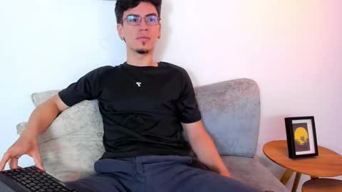 manu online show from March 19, 12:30 pm