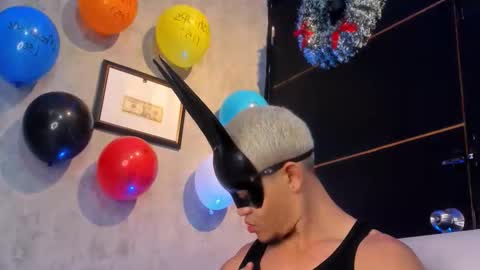 Manuel online show from November 19, 2:44 am