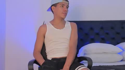 marcus_moreno online show from March 17, 10:34 pm