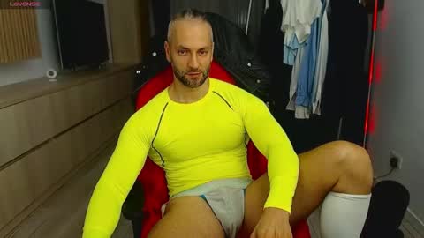 Snapshot of marismuscle chatting on October 8, 7:02 am MarisMuscle online show from October 8, 7:02 am