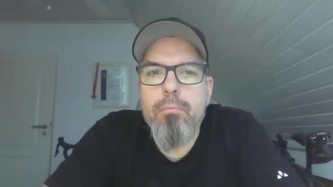 marriedcock1980 online show from December 10, 8:40 am