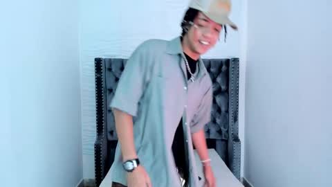 MARSHALL online show from November 25, 1:13 pm