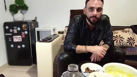 Snapshot of master_roberto333 chatting on January 9, 7:40 pm SIR online show from January 9, 7:40 pm