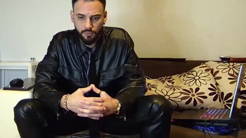 Snapshot of master_roberto333 chatting on February 3, 3:49 pm SIR online show from February 3, 3:49 pm