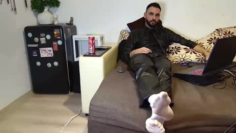 Snapshot of master_roberto333 chatting on January 5, 3:55 pm SIR online show from January 5, 3:55 pm