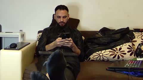 Snapshot of master_roberto333 chatting on February 1, 10:13 pm SIR online show from February 1, 10:13 pm