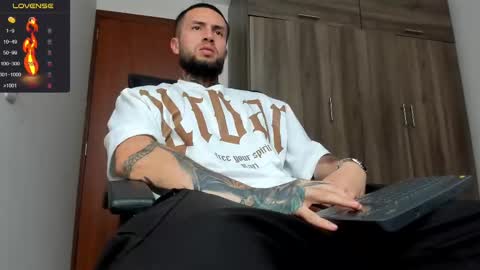 steven  online show from November 18, 9:39 pm