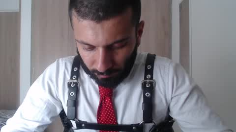   online show from December 3, 4:28 pm