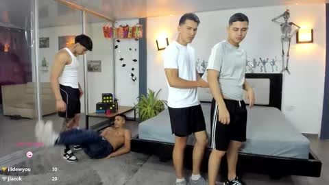 Snapshot of masters_sexx chatting on October 7, 11:58 am Team Cris Darwin- Fernando- Stiven- David online show from October 7, 11:58 am