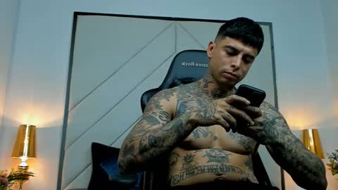 mateo_dilucajs1 online show from January 7, 9:20 pm