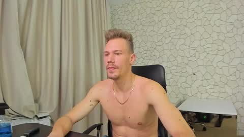 MateoBenjamin online show from December 15, 4:04 pm