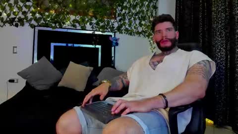 matius foxter online show from October 25, 2:35 am