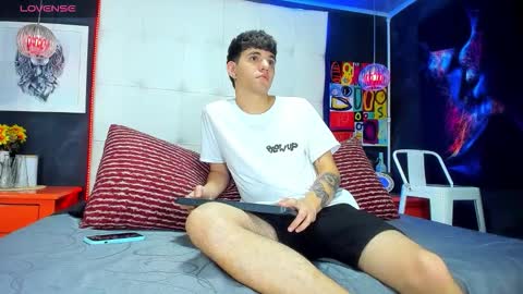 Snapshot of matteo12_ chatting on September 21, 4:12 am ---Matteo--- online show from September 21, 4:12 am