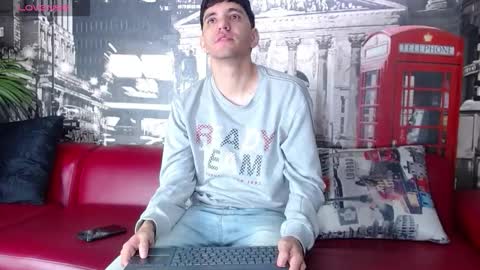 Snapshot of matteo12_ chatting on October 11, 4:49 am ---Matteo--- online show from October 11, 4:49 am