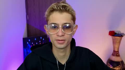 mattias     online show from April 18, 3:19 am