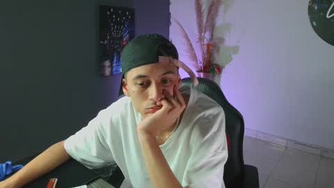 Snapshot of mattias_dantee chatting on January 17, 12:20 am mattias online show from January 17, 12:20 am