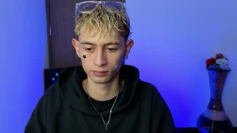 mattias     online show from March 29, 5:07 am