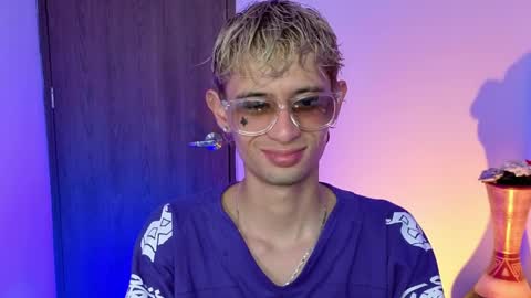 mattias     online show from April 13, 2:23 am