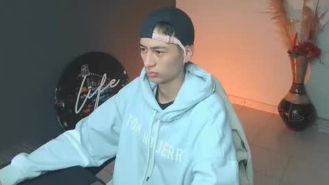 Snapshot of mattias_dantee chatting on December 18, 1:02 pm mattias online show from December 18, 1:02 pm