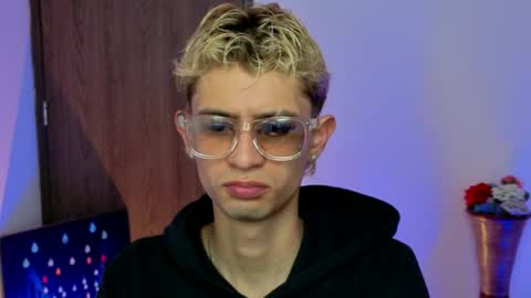 mattias     online show from March 31, 6:26 am