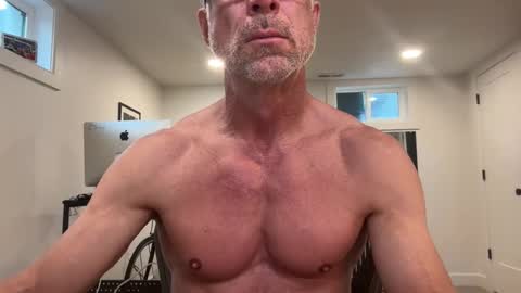 maturefit1 online show from March 3, 10:49 pm