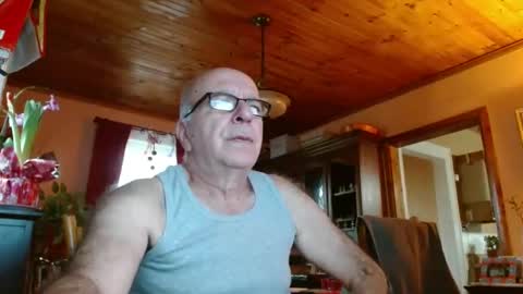 Maurice online show from December 24, 1:06 pm