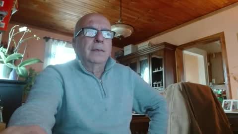 Maurice online show from December 17, 2:46 pm