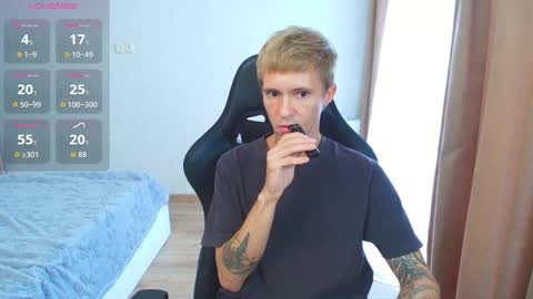 Snapshot of max_gen chatting on September 27, 11:41 am Max Gen with tats 24years And Ethan without tats 20 years online show from September 27, 11:41 am