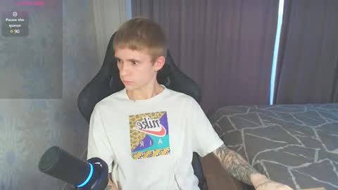 Snapshot of max_gen chatting on January 20, 1:53 pm Max Gen with tats 24years And Ethan without tats 20 years online show from January 20, 1:53 pm