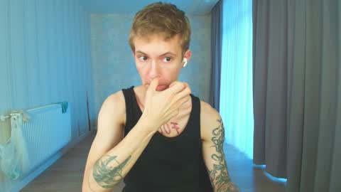 Snapshot of max_gen chatting on December 9, 4:45 am Max Gen with tats 24years And Ethan without tats 20 years online show from December 9, 4:45 am