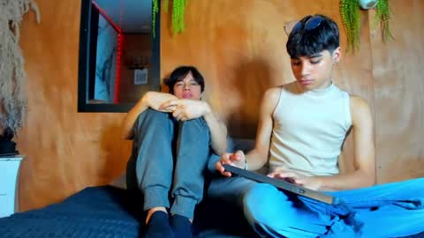 Max online show from April 9, 3:40 pm