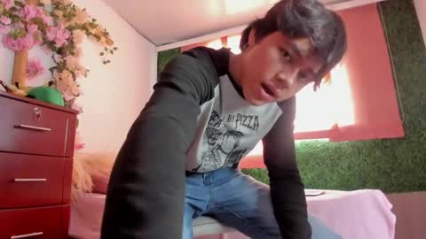 Max online show from April 4, 3:53 pm