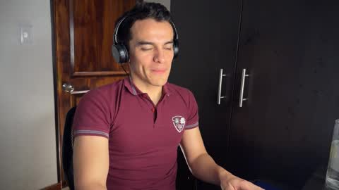 Snapshot of max_lancaster chatting on February 11, 12:17 am Max Lancaster online show from February 11, 12:17 am