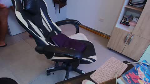 max_love25 online show from March 12, 10:39 pm