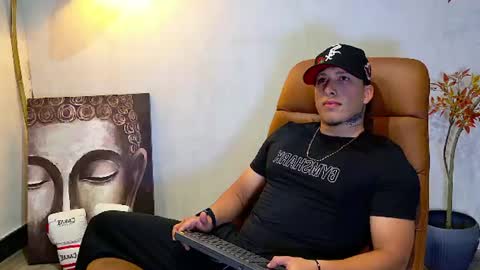 Max online show from August 7, 2:07 am