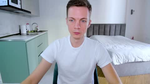 Max  online show from January 28, 12:00 pm