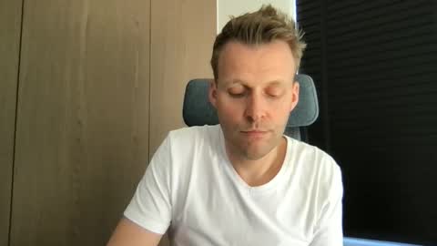 Max take off clothes online show from March 9, 1:05 pm