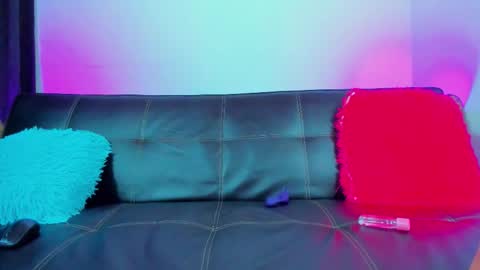 MAX     online show from November 15, 9:28 pm