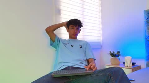 M A X F R O S T   online show from December 21, 7:33 pm