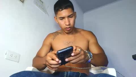 Maximo Aron Vega online show from February 12, 12:16 am