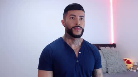 Independent Model online show from October 26, 4:14 am