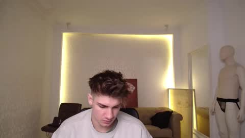 Snapshot of maxkaiden chatting on February 25, 5:30 am MaxKaiden online show from February 25, 5:30 am