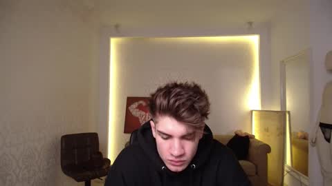Snapshot of maxkaiden chatting on February 18, 7:32 am MaxKaiden online show from February 18, 7:32 am