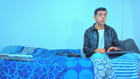 MAX online show from December 31, 11:39 pm