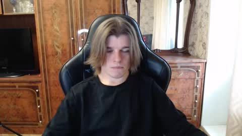 Max online show from October 7, 11:47 am