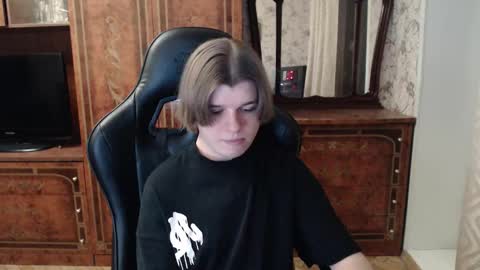 Max online show from December 2, 2:09 pm